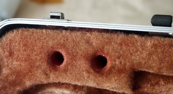 gap at the top（right）