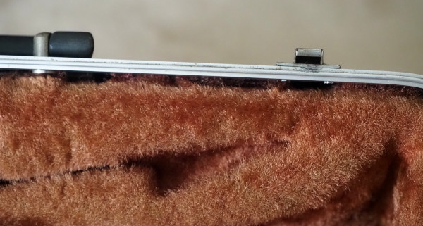 gap at the top（left）